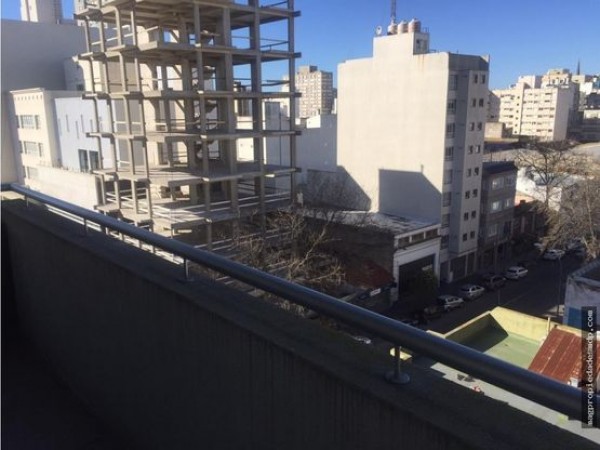 Piso 2 amb con balcon