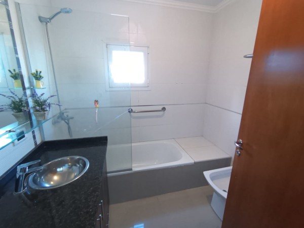 Chalet moderno ideal dos familias