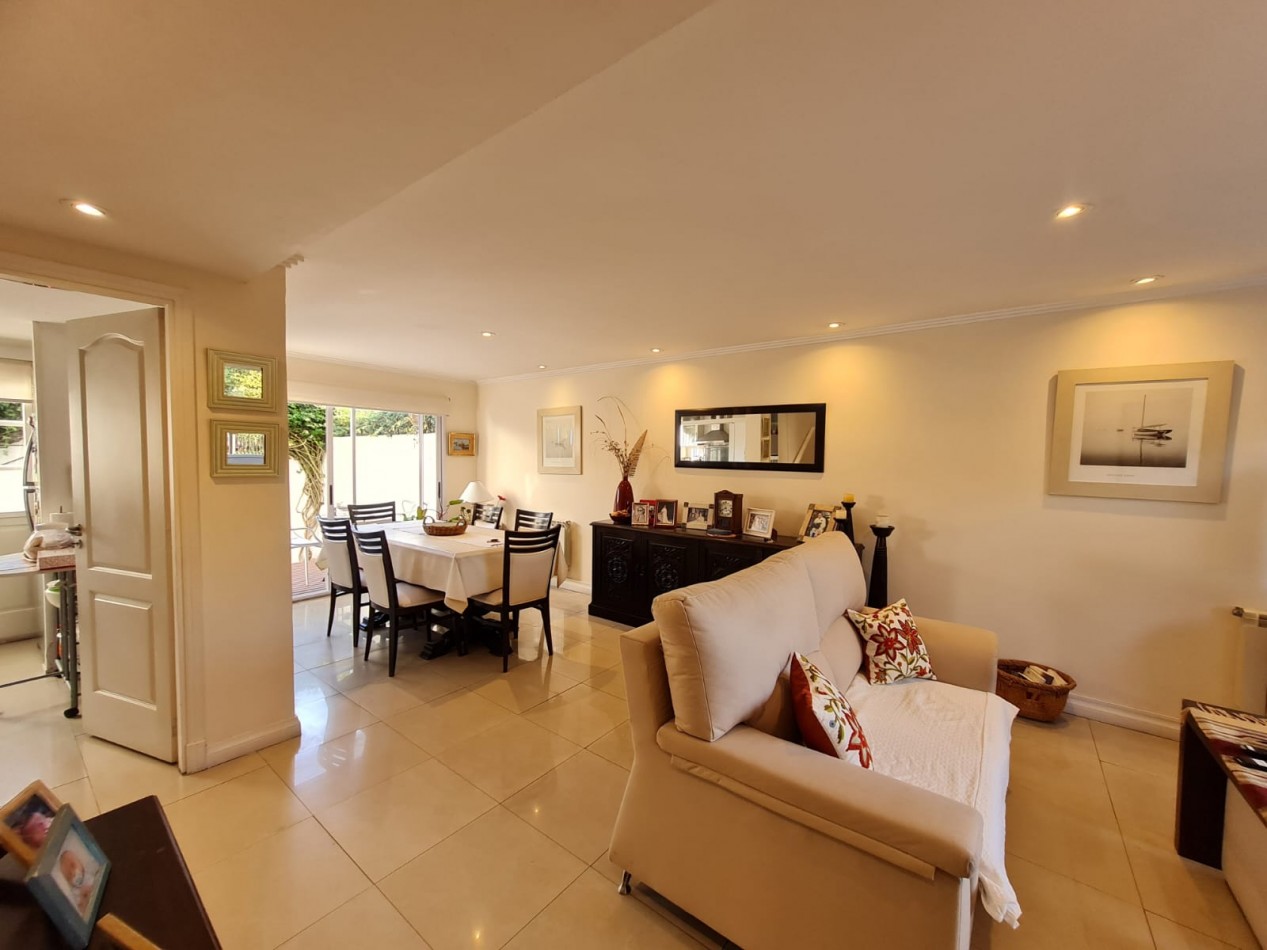 Triplex Barrio San Carlos