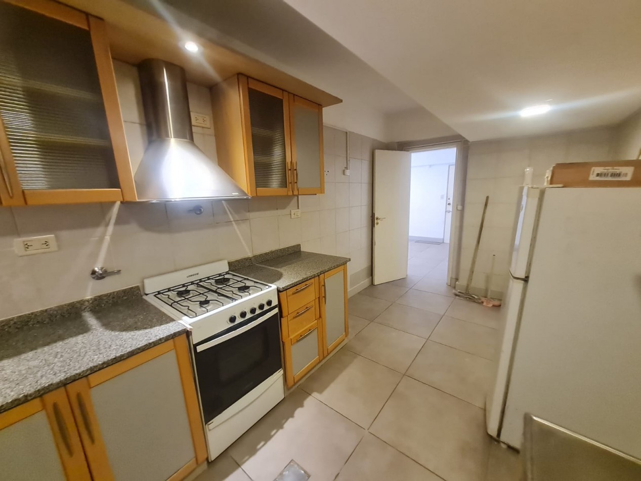 OPORTUNIDAD Departamento Playa grande 4 Amb con cochera y Baulera