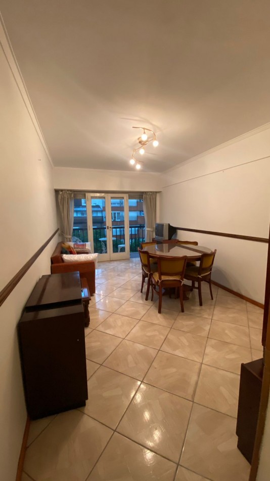 Departamento 2 ambientes con balcon y cochera fija sobre Avenida Colon  