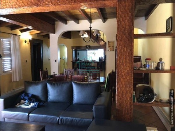 Chalet con Quincho y Piscina