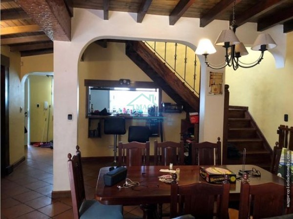 Chalet con Quincho y Piscina