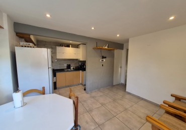 Departamento 2 amb reciclado con cochera fija 