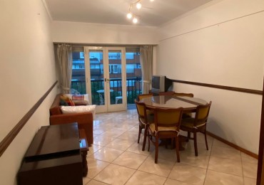 Departamento 2 ambientes con balcon y cochera fija sobre Avenida Colon  